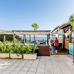 Apartment Relaxing Beachfront With Sea Views *