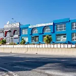 Relaxing Beachfront With Sea Views Mijas