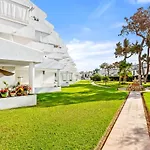 Relaxing Beachfront With Sea Views Apartment *