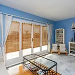 Relaxing Beachfront With Sea Views *