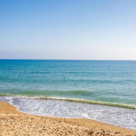 Relaxing Beachfront With Sea Views