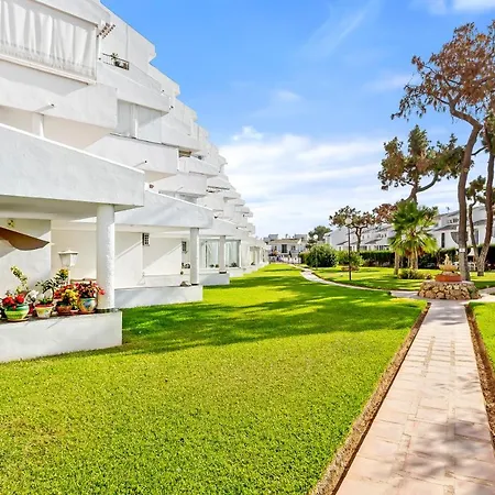 Relaxing Beachfront With Sea Views 아파트 *